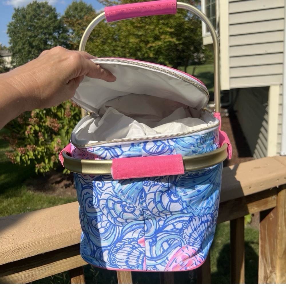 lilly pulitzer picnic/cooler Collapsable NWOT, Never Used, zip close 17x10x9” - Picture 3 of 8